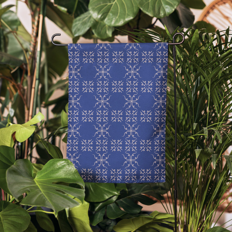 Curl Cross Garden Flag mockup 1