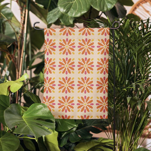 Sunburst Daisy Garden Flag mockup 1 pattern preview